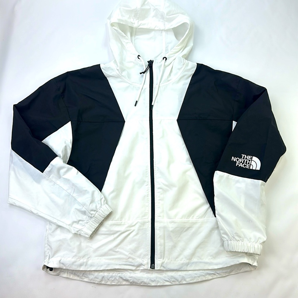 The north face wind wall, short jacket. Black-and-white size medium